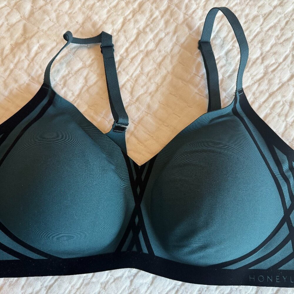 Honeylove LiftWear Crossover Bra in size Large. Designed for supportive lift wit